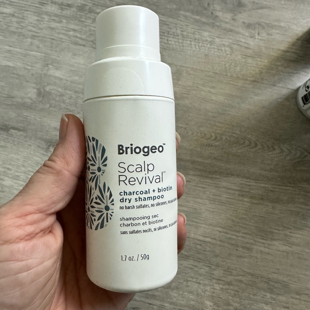 Briogeo scalp revival (dry shampoo)